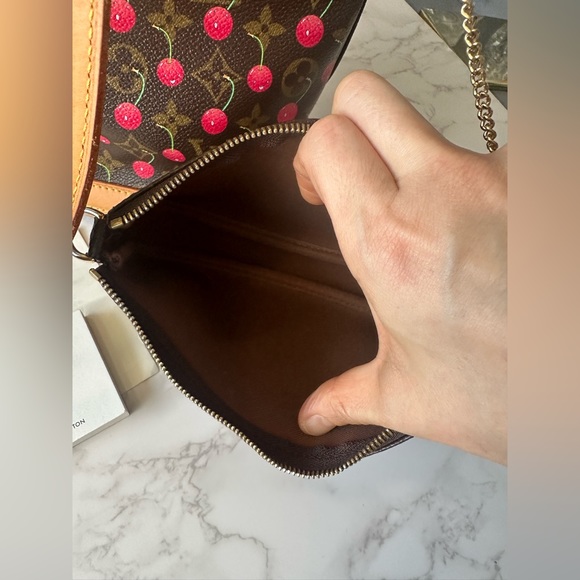 Vintage Louis Vuitton Limited Edition Cerises Bucket Bag with mini pouch - Picture 10 of 16
